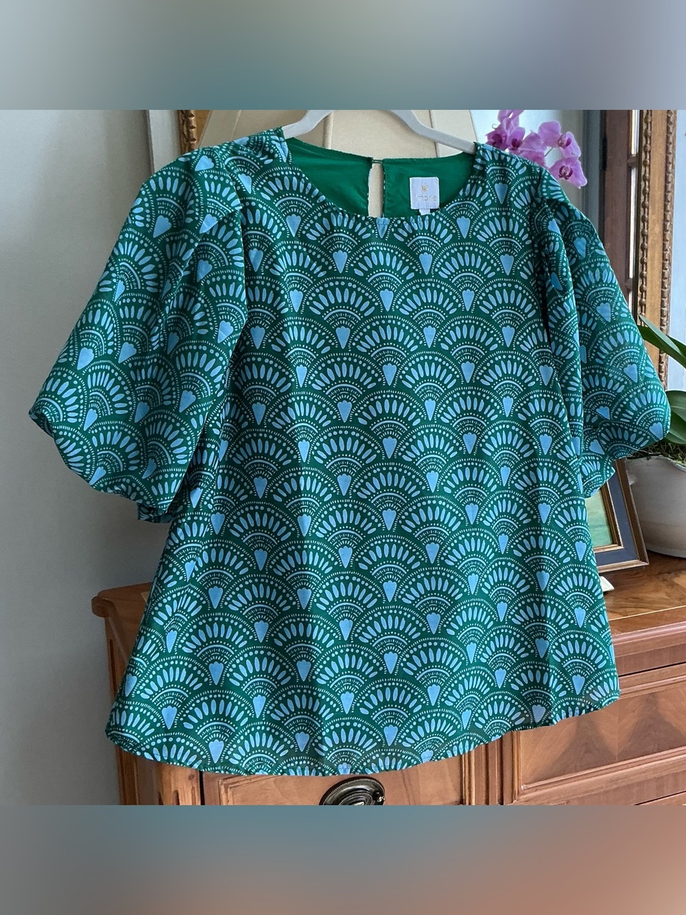 J. Marie Women’s Green and Blue Patterned Puff Sleeve Top. Medium